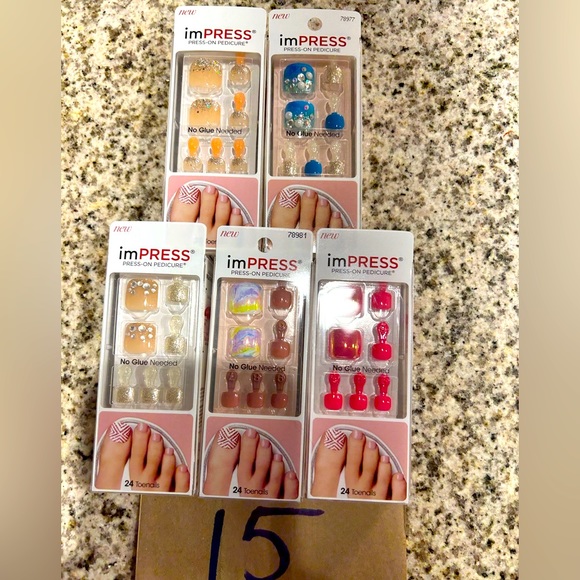 Press-On Nails - Picture 1 of 2
